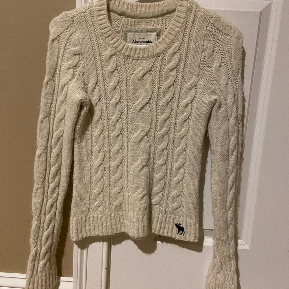 Cozy A&F cable knit sweater